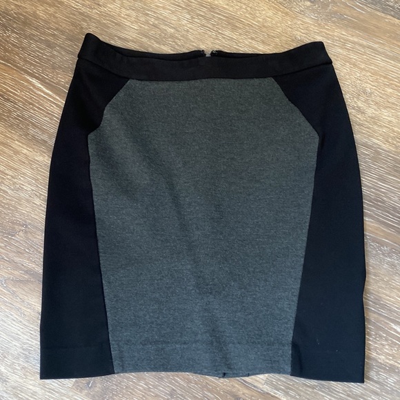 Loft ladies skirt Gray & Black size 8p - Picture 1 of 7
